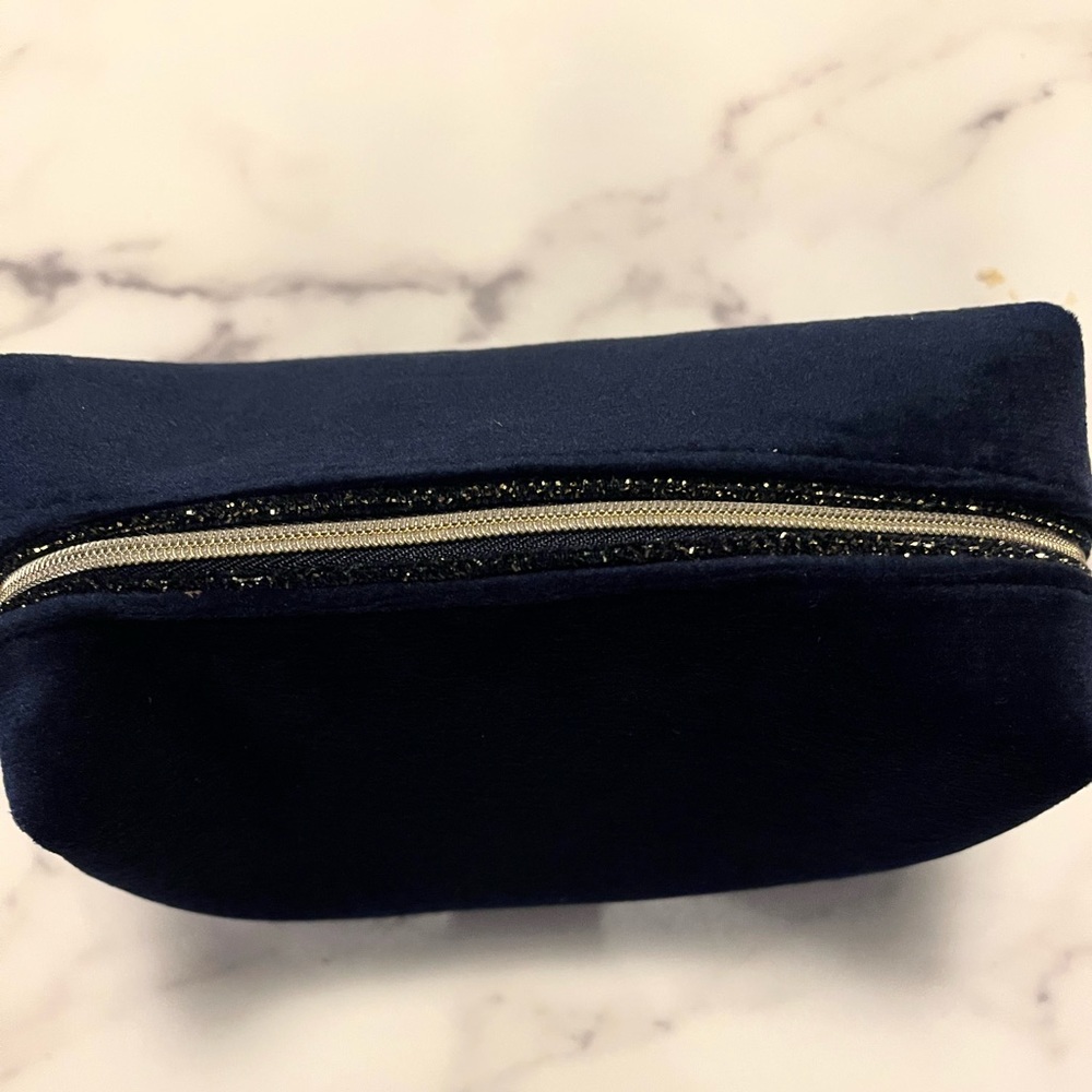 Christian Dior Beauté Navy Blue Velvet Cosmetics Pouch - Picture 4 of 6